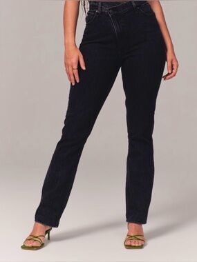 Abercrombie & Fitch The 90's Slim
Straight Ultra High Rise Jeans